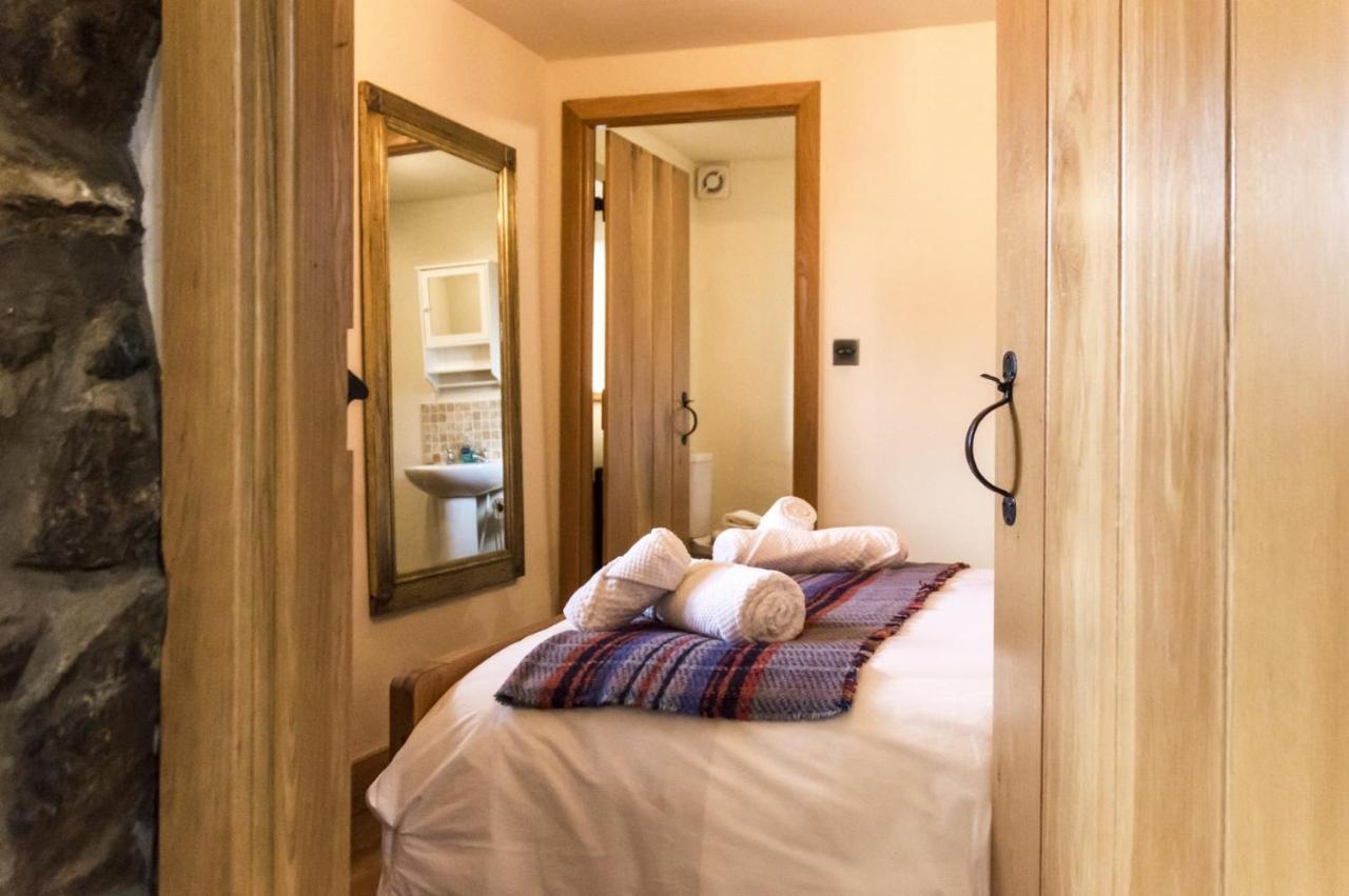 Foxglove - Luxurious Barn Conversion - Blossom Farm Johnston Extérieur photo