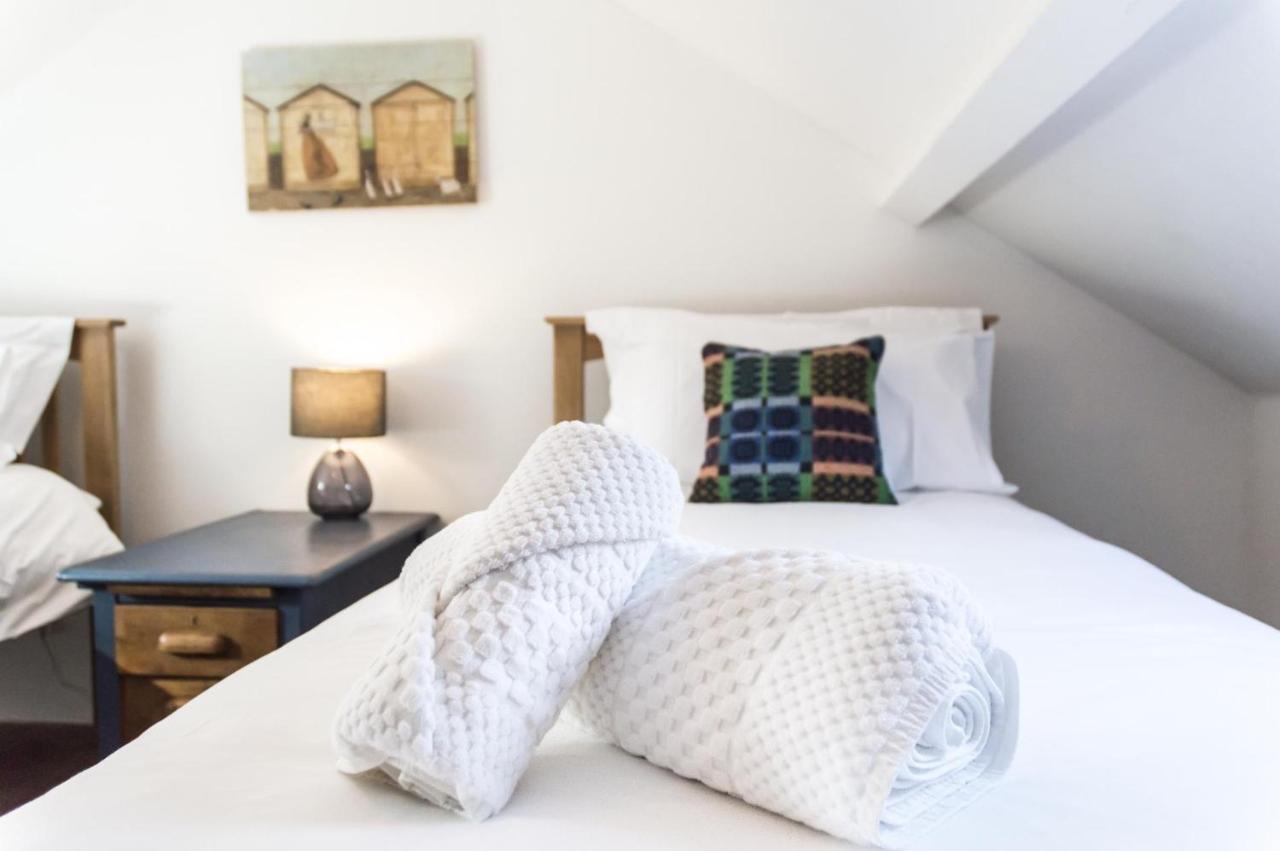 Foxglove - Luxurious Barn Conversion - Blossom Farm Johnston Extérieur photo