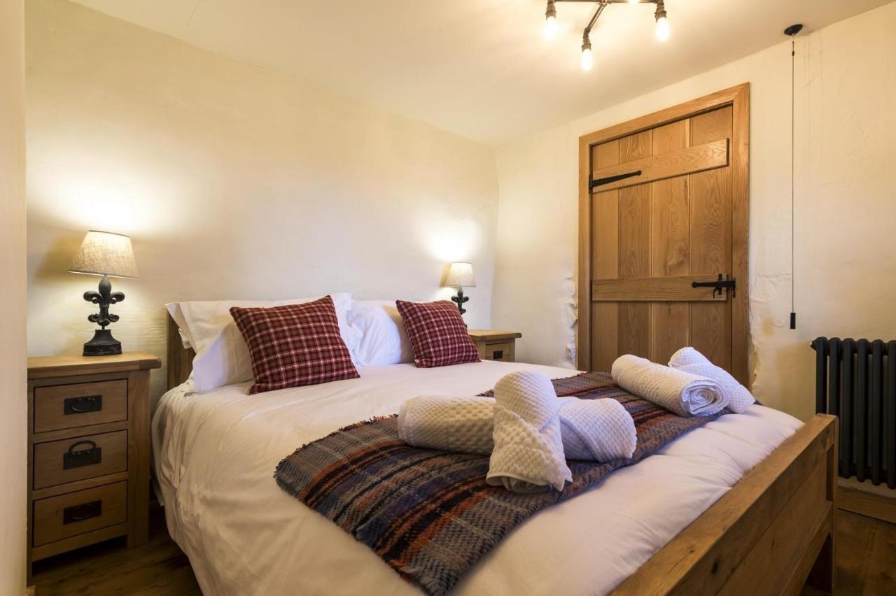 Foxglove - Luxurious Barn Conversion - Blossom Farm Johnston Extérieur photo
