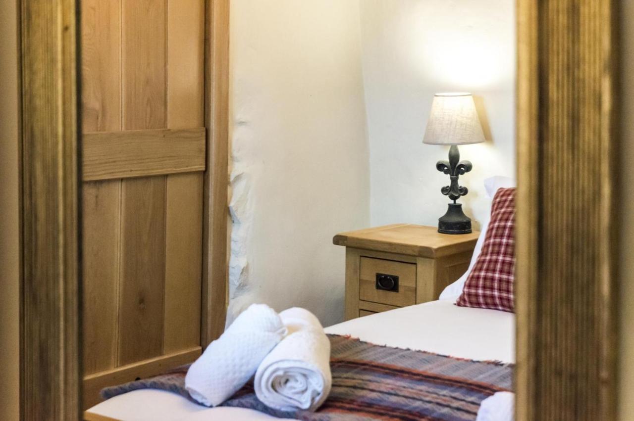 Foxglove - Luxurious Barn Conversion - Blossom Farm Johnston Extérieur photo
