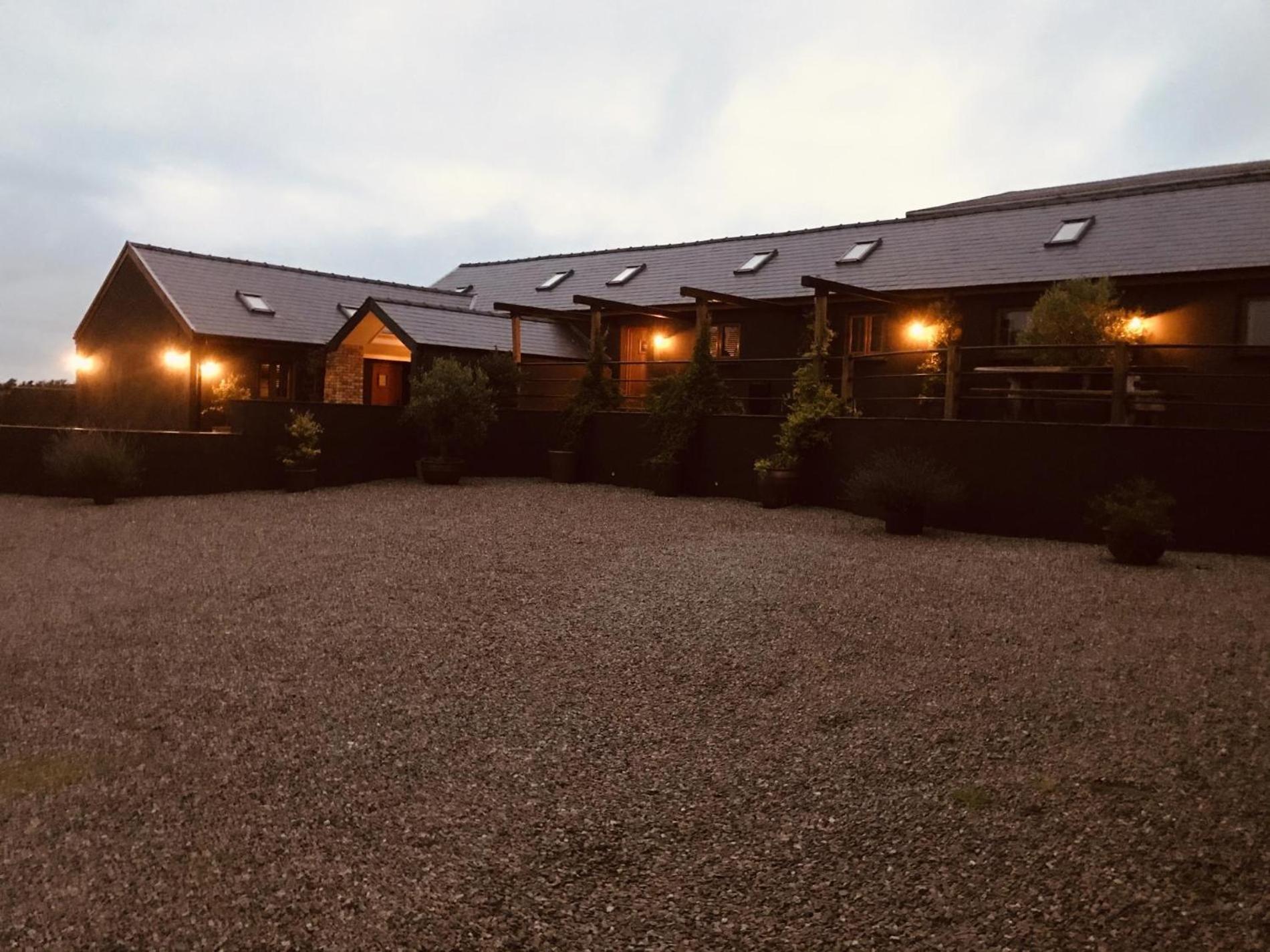 Foxglove - Luxurious Barn Conversion - Blossom Farm Johnston Extérieur photo